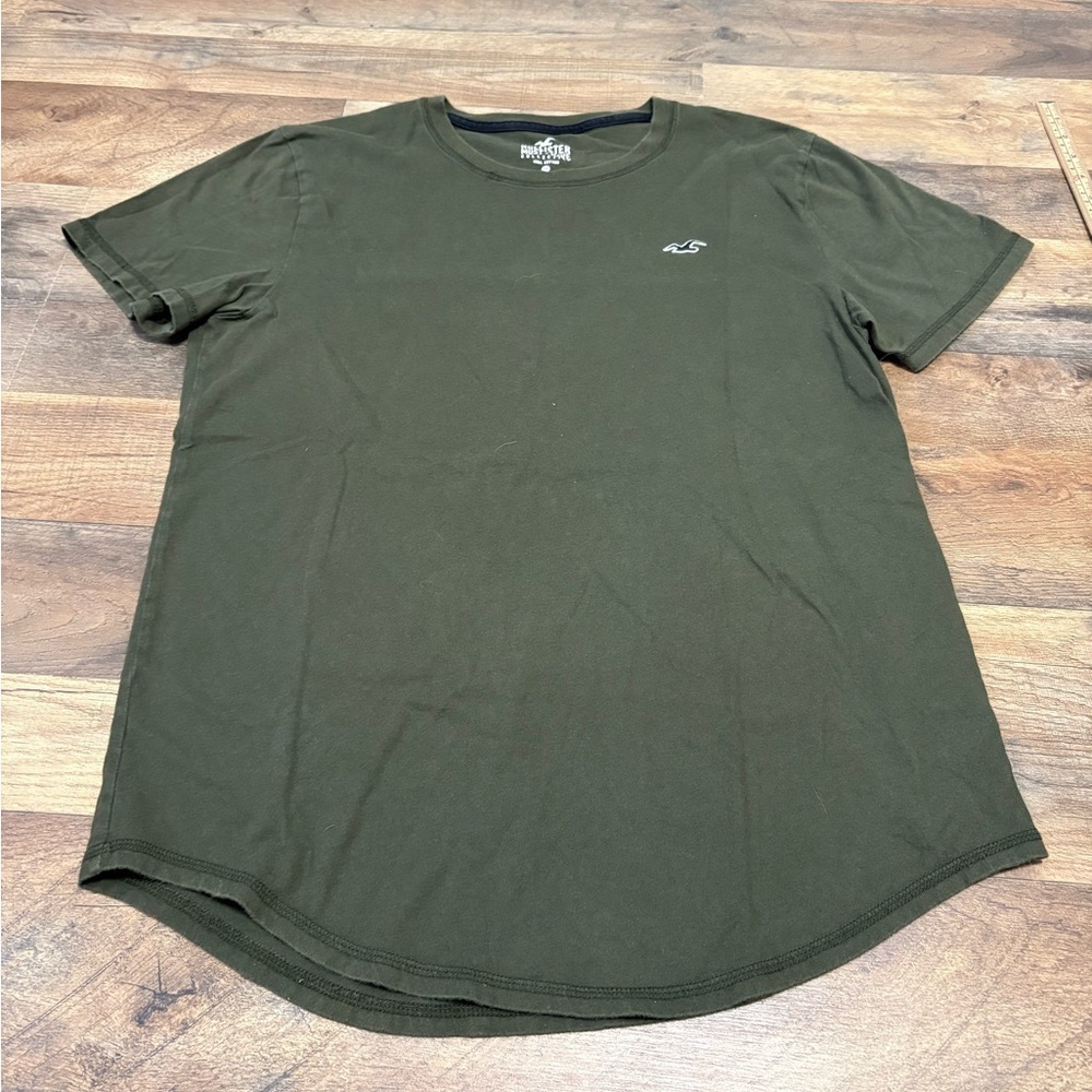 🌿 Hollister Curved Hem Tee – Women’s Medium | Olive Green | Must-Have Collection